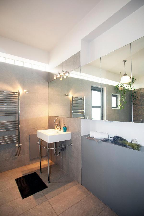 Spacious Suite With Luxury Bath Athens Exterior photo